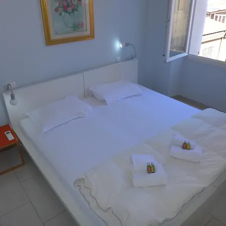 Apartment 1 Bedroom In Rue D'antibes 5 Mins From The Croisette 239 Cannes