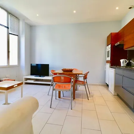 1 Bedroom In Rue D'antibes 5 Mins From The Croisette 239 Apartment Cannes