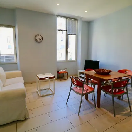 1 Bedroom In Rue D'antibes 5 Mins From The Croisette 239 * Cannes