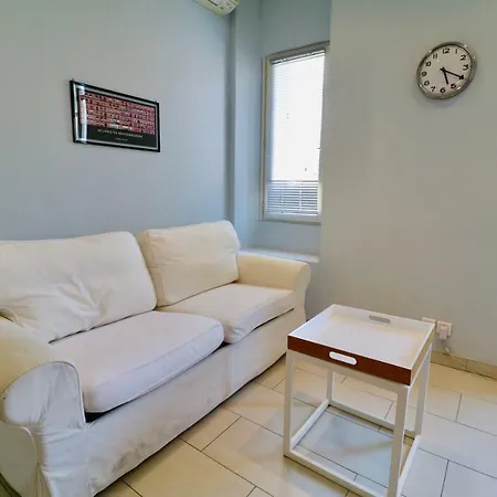 1 Bedroom In Rue D'antibes 5 Mins From The Croisette 239 Cannes