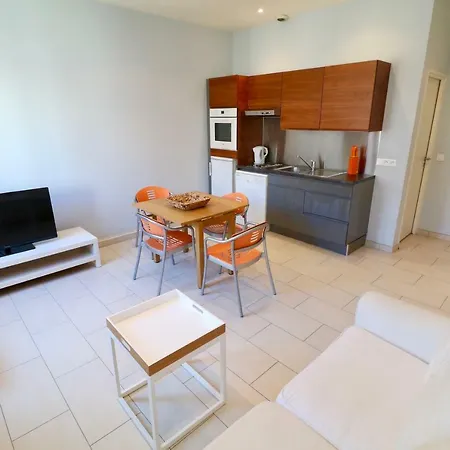 1 Bedroom In Rue D'antibes 5 Mins From The Croisette 239